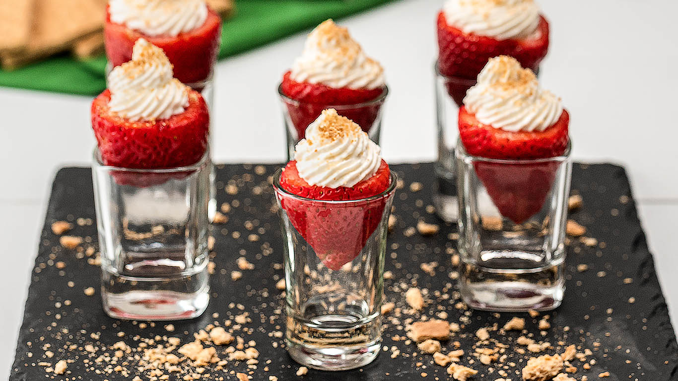 Strawberry Shortcake Jello Shots
 &ndash; Cooking Panda