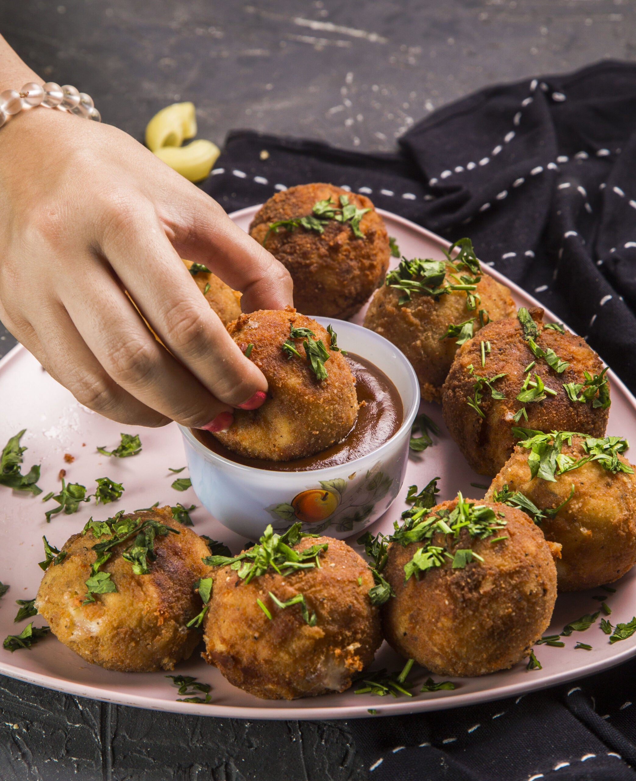 Beef Bacon Fried Mac and Cheese Bites
 &ndash; Cooking Panda