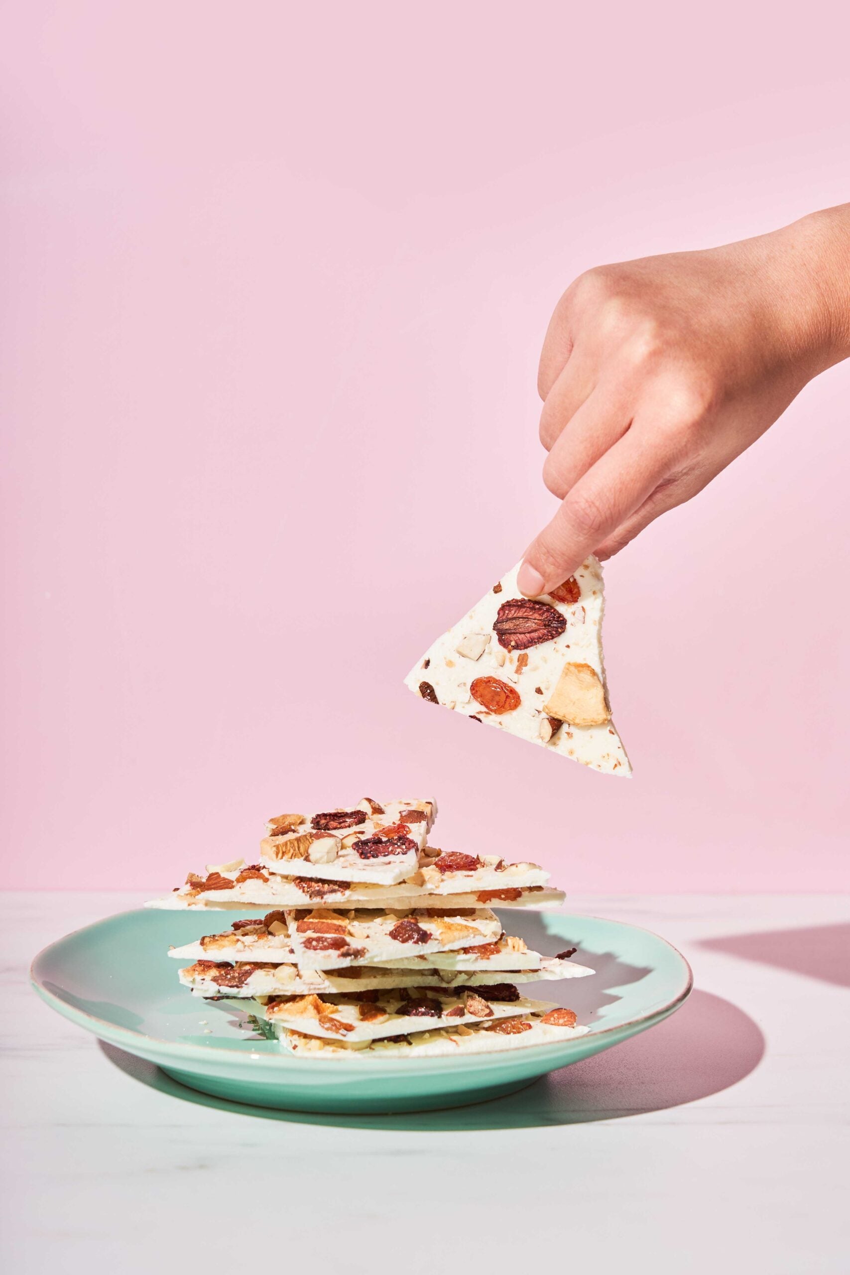 Strawberry Almond Bark
 &ndash; Cooking Panda