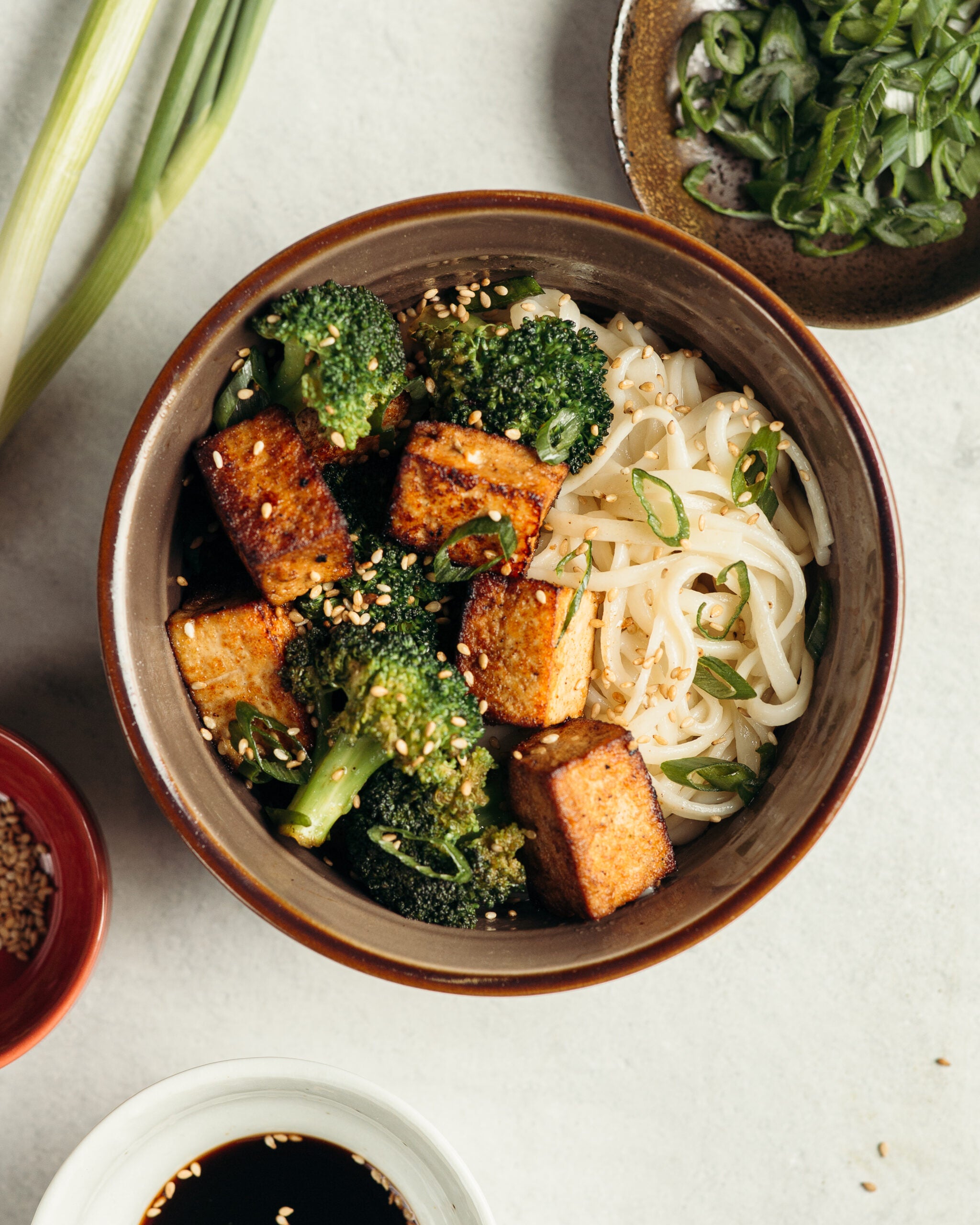 Crispy Tofu and Broccoli Noodles Cooking Panda