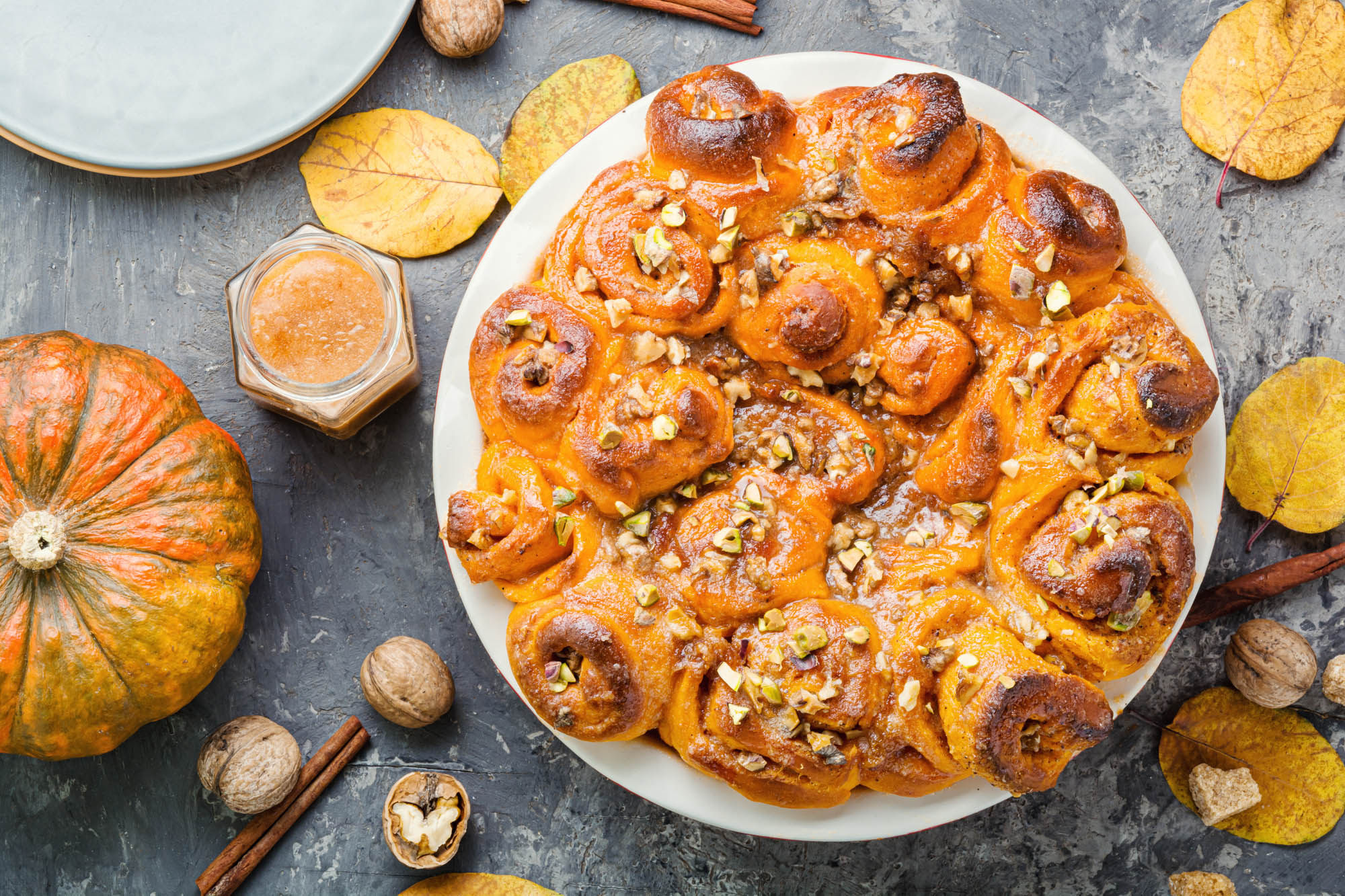 pumpkin-cinnamon-roll-bake-cooking-panda