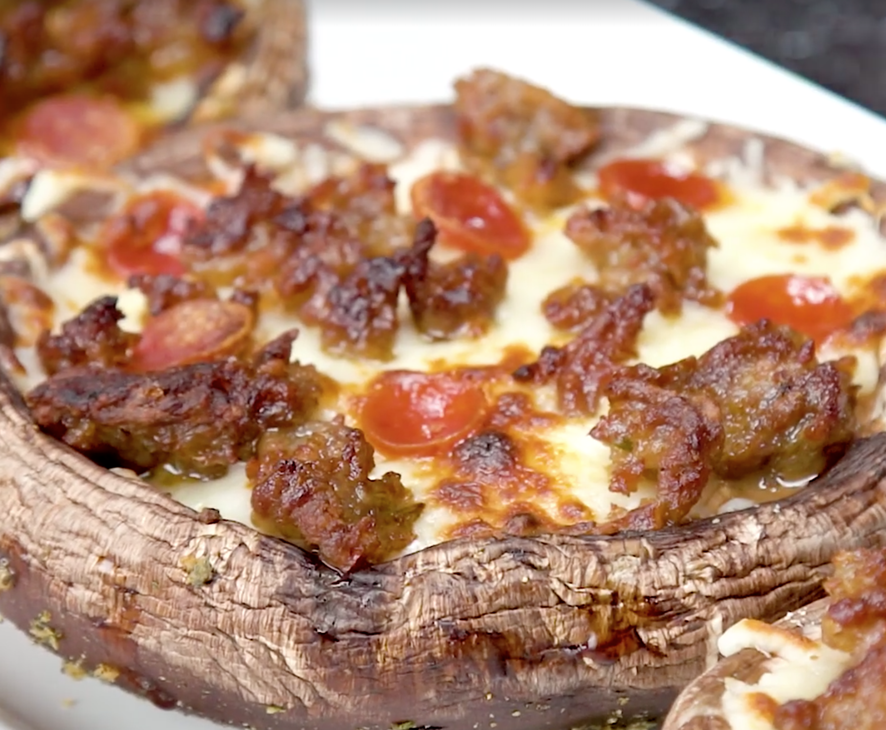 Portobello Mushroom Pizzas
 &ndash; Cooking Panda