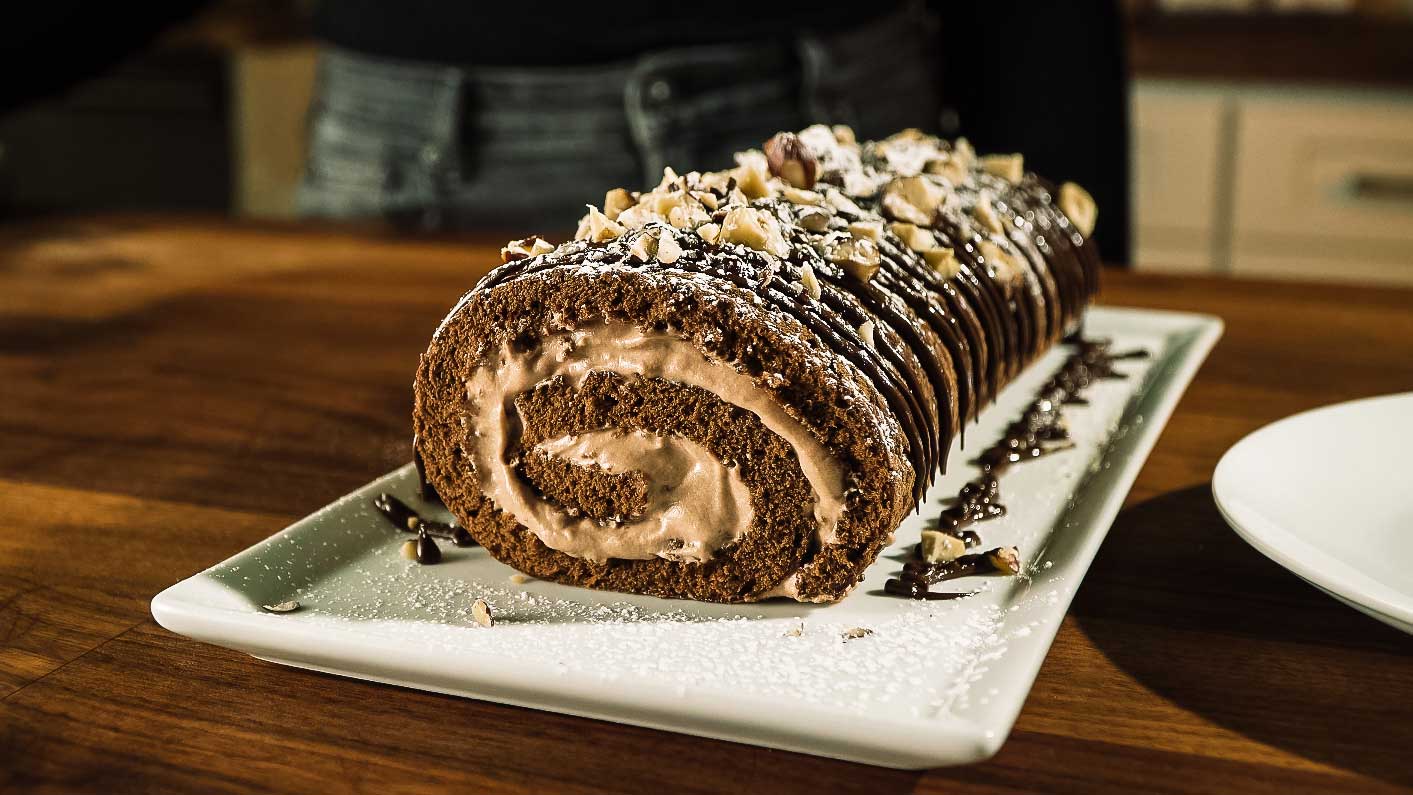 Chocolate Hazelnut Roulade – Cooking Panda