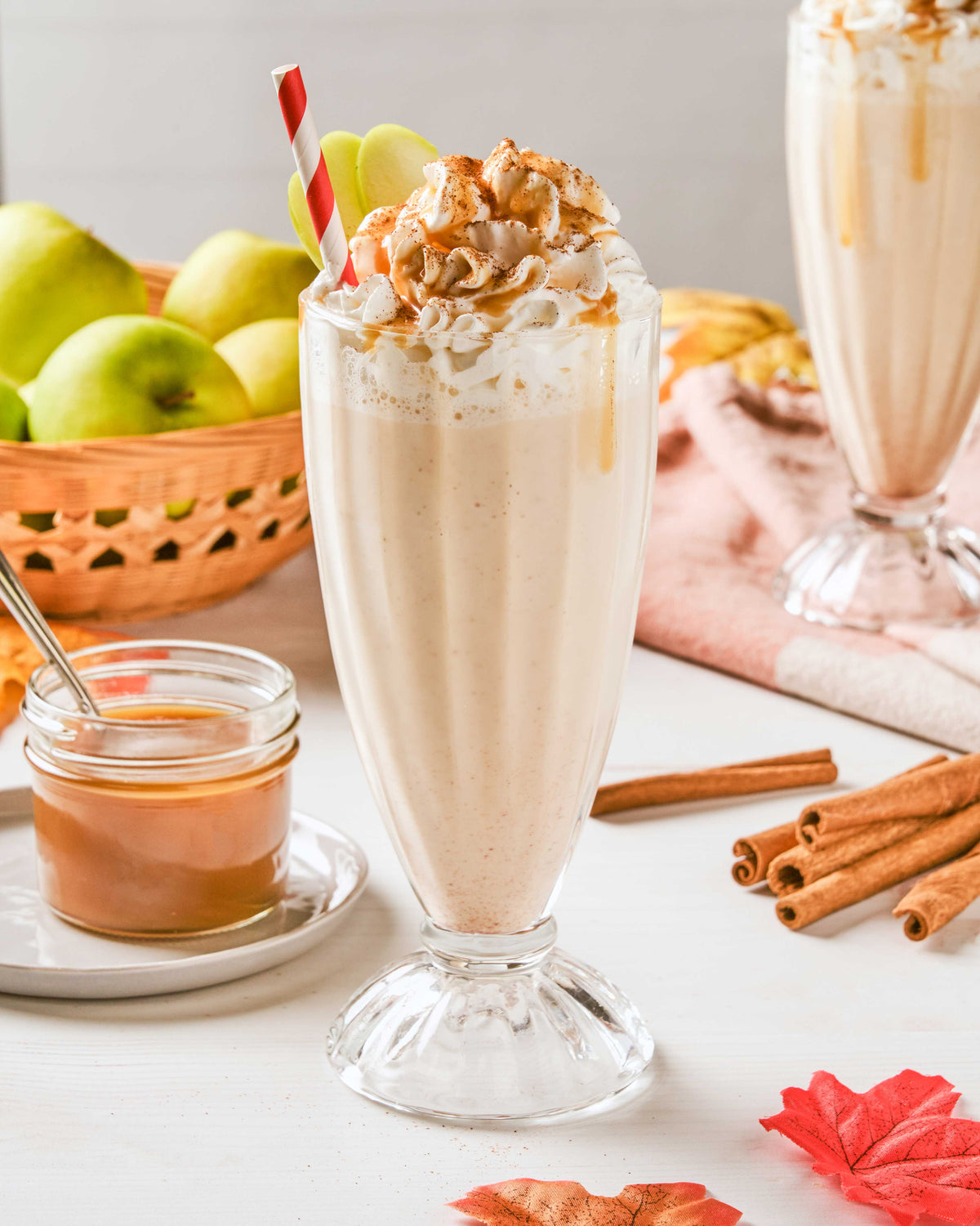 Caramel Apple Milkshake – Cooking Panda