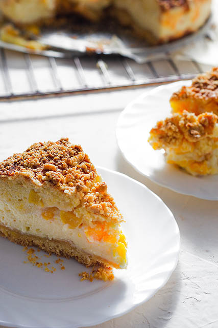 Cold Peach Crunch Top Cheesecake