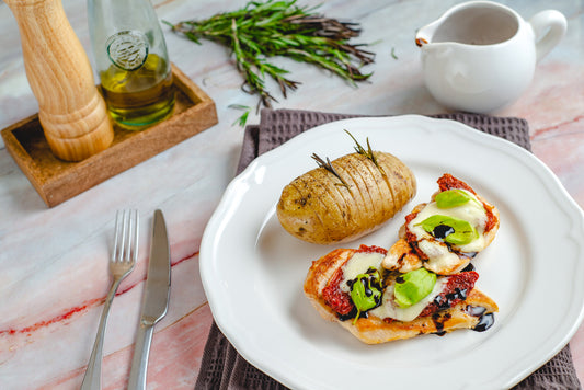 Caprese Chicken with Hasselback Potatoes||Caprese Chicken with Hasselback Potatoes||Crunchy Chicken||Caprese Chicken with Hasselback Potatoes||easy healthy food recipes||Creamy Tuscan Chicken||Caprese Chicken