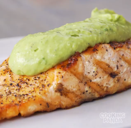 Grilled Salmon And Creamy Avocado Sauce