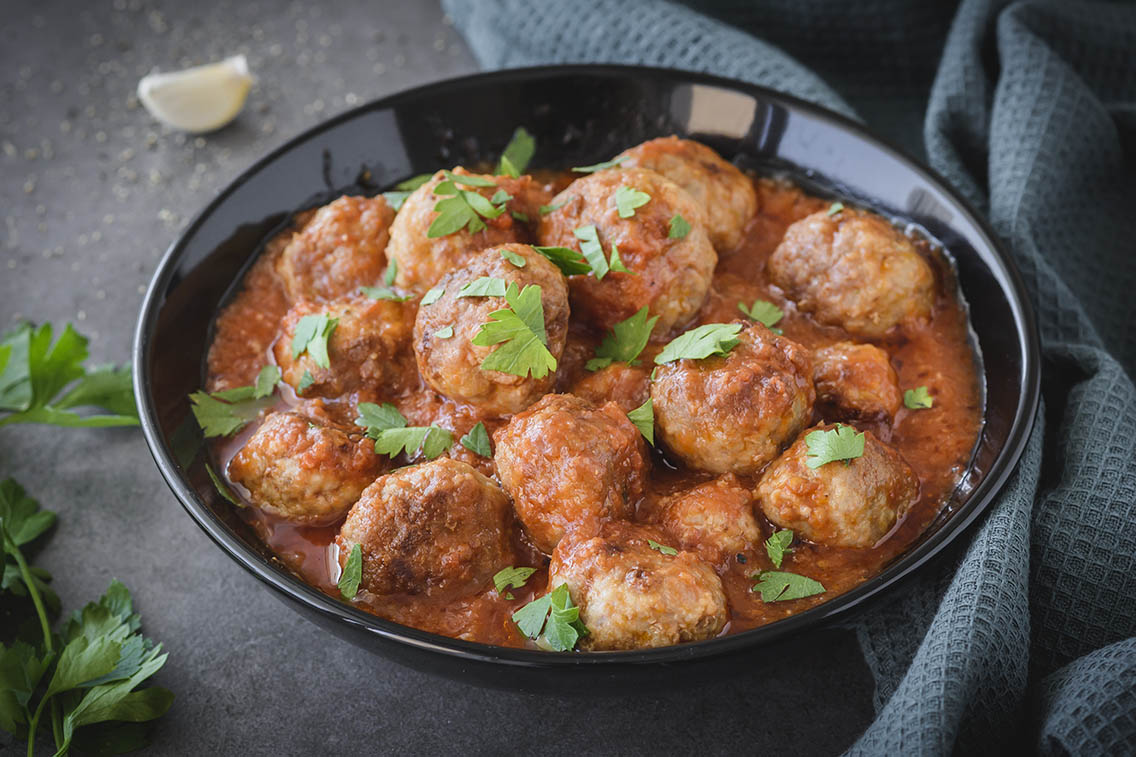 Honey BBQ Crockpot Meatballs
 – Cooking Panda