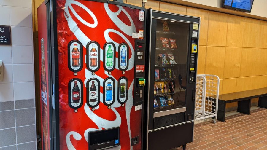 Legendary College Students Fix Huge Vending Machine Jam (Video)