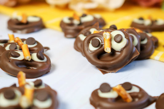 Halloween Pretzel Owls||French Onion Dip