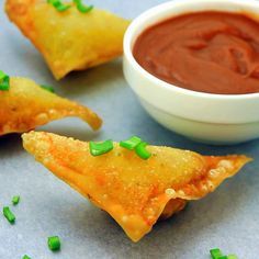 Pizza Wonton Triangles