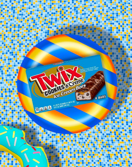 TWIX  LAUNCHES ALL NEW Cookies & Creme Ice Cream Bar!