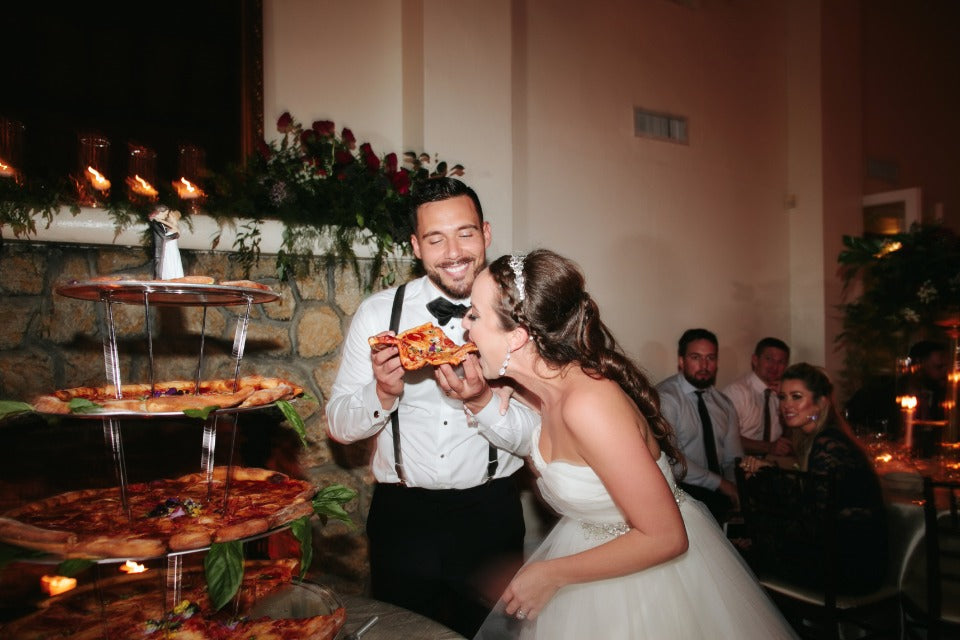 black-and-whitewedding||Pizza Wedding Cake Is Epic! (Photos)