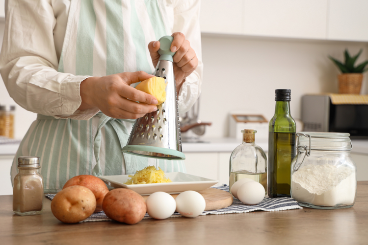 How to Quickly Grate Potatoes? – Cooking Panda
