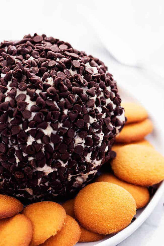 cannolicheeseball||Cannoli Cheeseball Is A Fun New Way To Eat A Classic Dessert